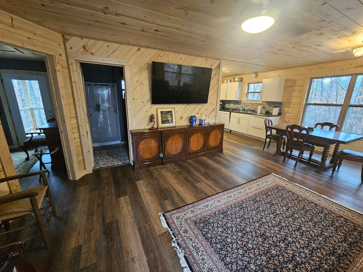 Hideaway Cabin near Mammoth Springs, Ark