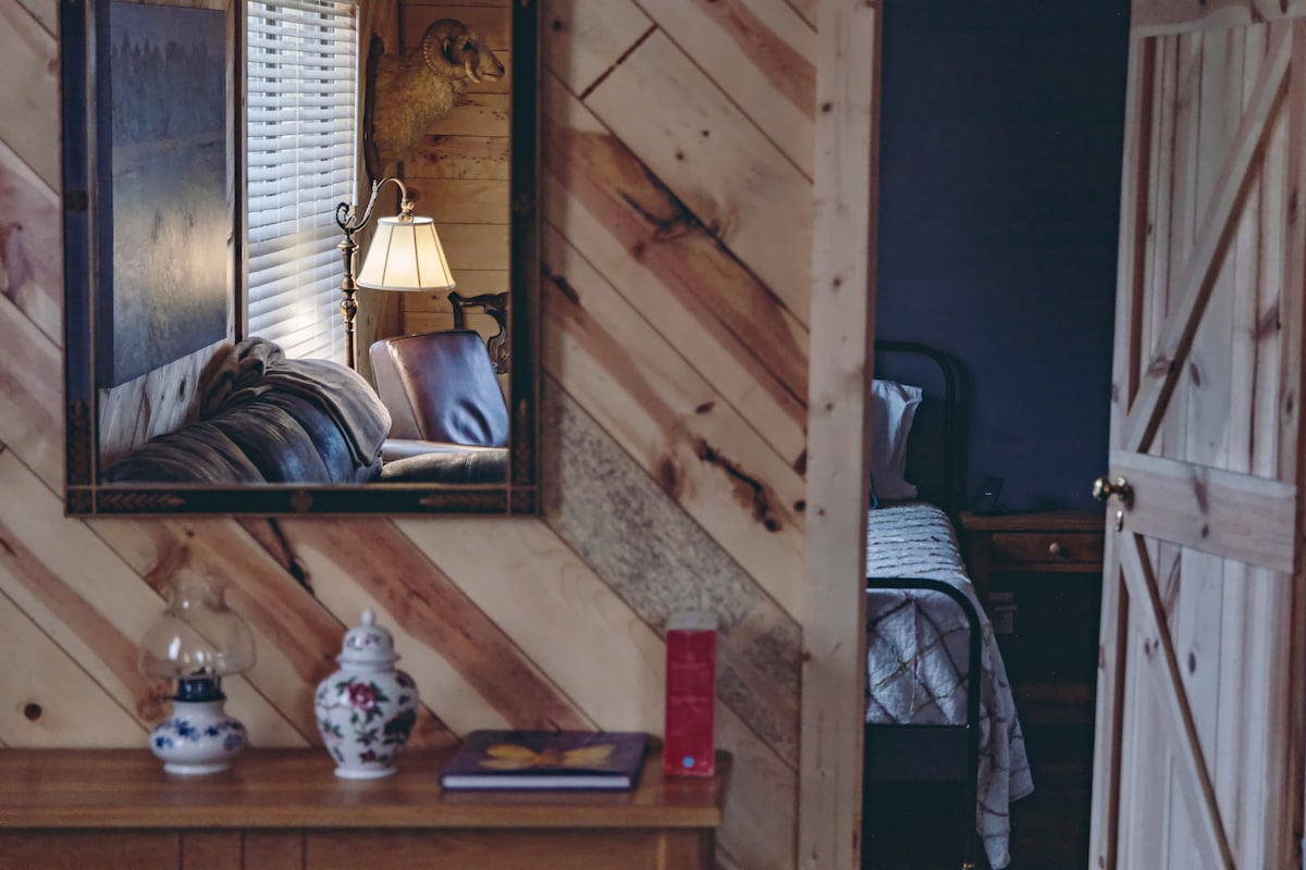 Hideaway Cabin near Mammoth Springs, Ark