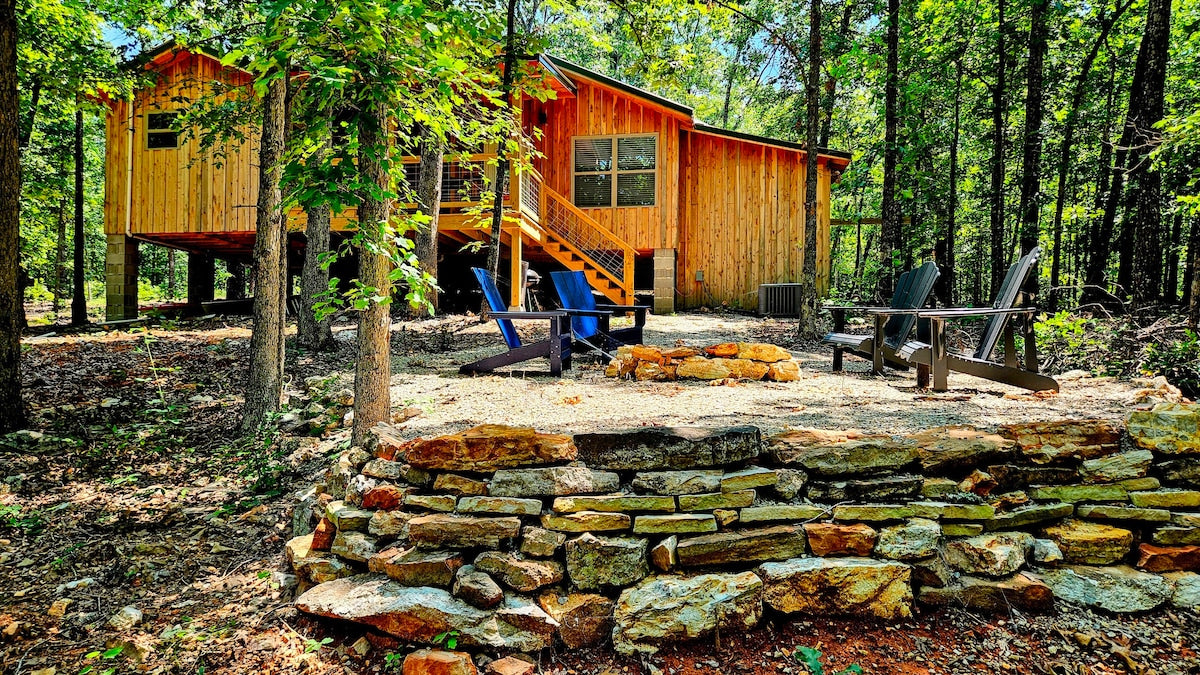 Hideaway Cabin near Mammoth Springs, Ark